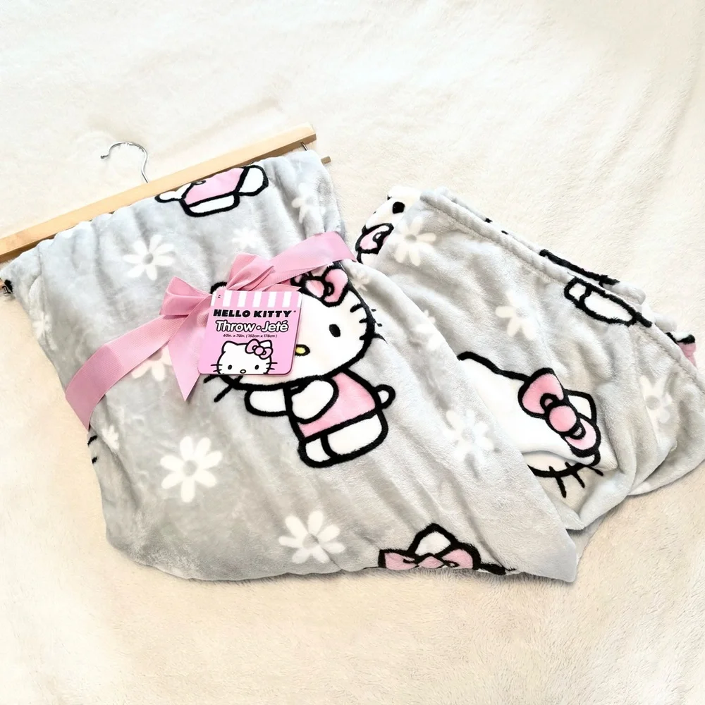 NWT Hello Kitty Plush Throw Blanket